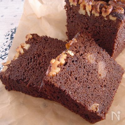 ドライいちじくの濃厚チョコレートケーキ。