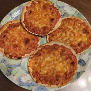 たりおの作ってみた!投稿(この組み合わせクセになる！餃子の皮で簡単「パリパリ納豆ピザ」)