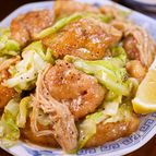 行列の定食屋さんの🍚鶏とキャベツのガリバタぽん酢炒め🤩