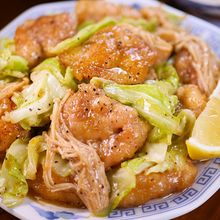 行列の定食屋さんの🍚鶏とキャベツのガリバタぽん酢炒め🤩
