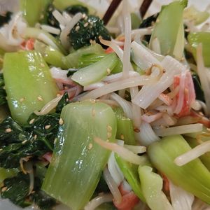 ぽんちゃんの作ってみた!投稿(レンジで2分！チンゲン菜とカニカマの旨塩和え)