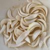 【新玉ねぎと絹揚げのしらすうまだしとろみ煮】の工程1