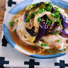 レンジで簡単♪『豚しゃぶと蒸しなすのぶっかけ冷やしうどん』