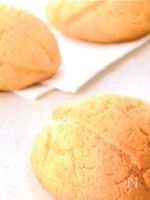 チーズとブラックペッパーのメロンパン