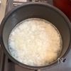 ごま香る 中華風もずく卵がゆの工程1