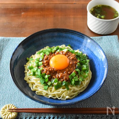 にらがアクセント！うま辛肉みそまぜそば