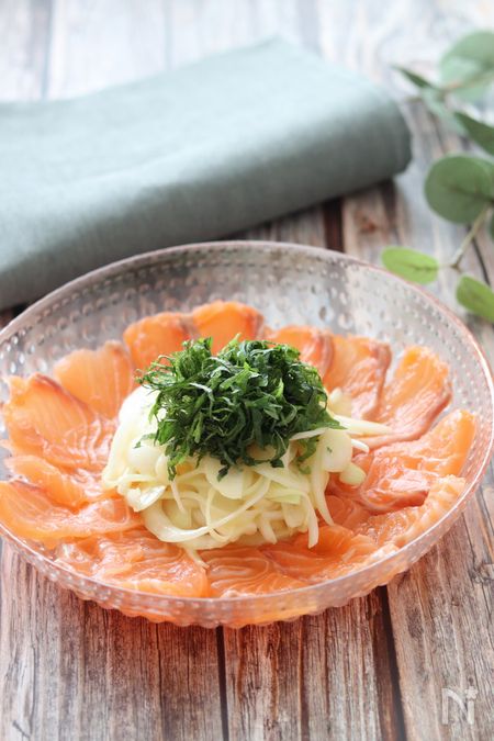 爽やかレモン風味 サーモンと新玉ねぎの白味噌和風カルパッチョ By ともきーた 伊藤 智子 レシピサイト Nadia ナディア プロの料理家のおいしいレシピ