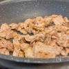 冷蔵庫にあるもので完成🍳ふわっととろっと豚たま丼🐷の工程5