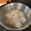レンジで簡単！シャキシャキ【れんこんのツナサラダ】の工程1