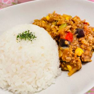 ちひろの作ってみた!投稿(【夏野菜キーマカレー】5分の煮込み、水分は野菜のみ)