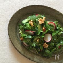 コクと食感をプラス！ナッツ入りサラダレシピ