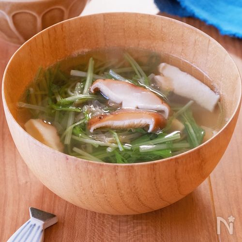 【5分完成】白だし上品に！『水菜としいたけの生姜温活スープ』