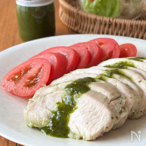 バジルソースで♪しっとり鶏ハム