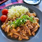 食材３つ♪ワンパン調理
【玉ねぎと豚こま肉の生姜焼き風】