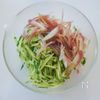 【切って混ぜるだけ】ポリポリ爽やか！きゅうりとミョウガ和えの工程1