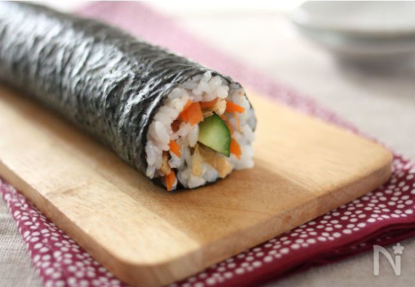 初めてでも失敗なし 巻き簾 なしで作るお手軽恵方巻 レシピサイト Nadia ナディア プロの料理家のおいしいレシピ