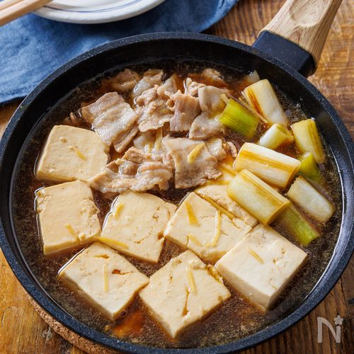 【ねぎたっぷり☆やみつき豚バラ肉豆腐】フライパンごと熱々で！