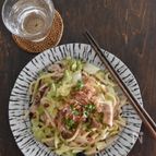 暑い時でも食べられる！豚バラとキャベツの梅おかか焼きうどん