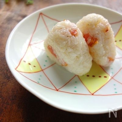 パルミジャーノとベーコンのオイルおにぎり