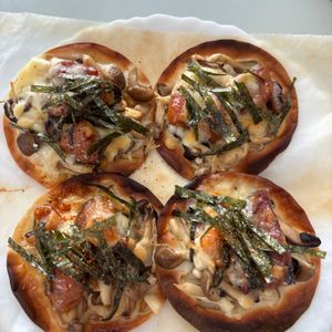 ツノたんの作ってみた!投稿(【缶詰レシピ】鶏ときのこの和風ミニピザ)