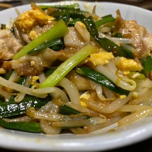 1465412料理経験3年生の作ってみた!投稿(【豚もやしニラたま】10分で完成！パパっと美味しく栄養満点♪)