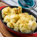 ホロっと食感にチーズが絡む『カリフラワーのチーズ焼き』