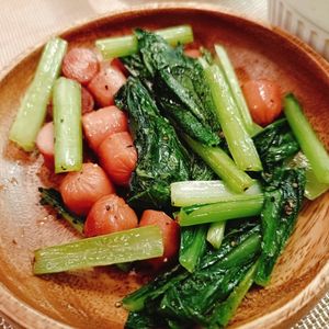 Yuukoの作ってみた!投稿(1株から作れるよ！ソーセージと小松菜炒め)