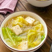 【簡単なのに絶品】中華風♪キャベツと春雨の豆腐スープ♪