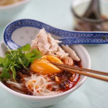 旨みたっぷりゆで汁で！『よだれ鶏のピリ辛和え麺』
