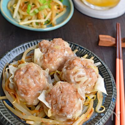 フライパン1つで同時に2品!しゅうまい&蒸しもやし