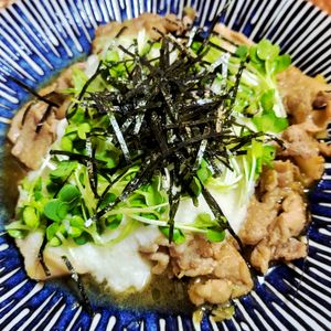 ヴェルの作ってみた!投稿(絡めて食べる美味しいおかず♡豚こまのとろろ和え)