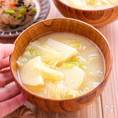 【じゃがいもとキャベツのお味噌汁】野菜の甘みがおいしい!