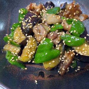なりぃの作ってみた!投稿(豚バラなすピーマンの甘辛味噌炒め｜作り置きやお弁当にも！)