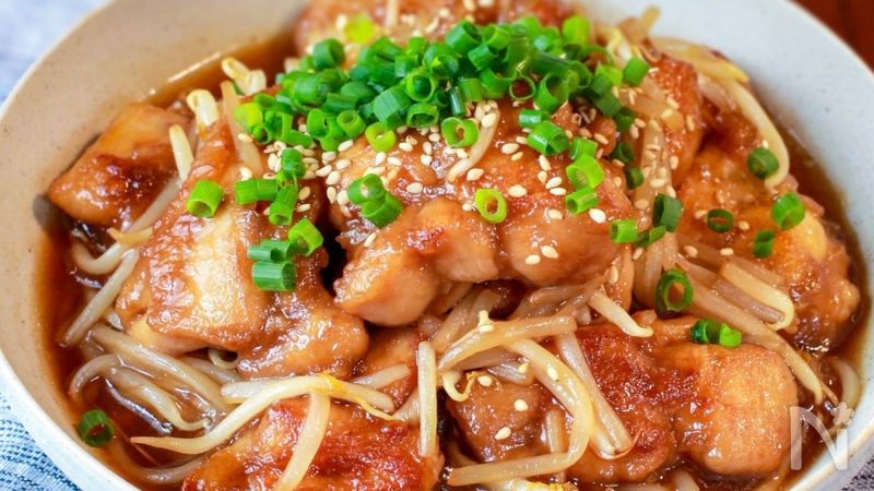 鶏肉ともやしの甘酢炒め】もやしシャキッ♬︎ボリュームおかず