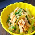鶏皮で2品♪鶏皮とセロリのピリ辛ラー油和え