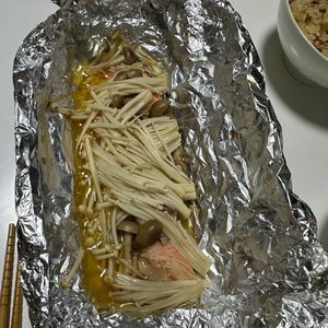 しんやの作ってみた!投稿(きのこたっぷり鮭のホイル焼き)