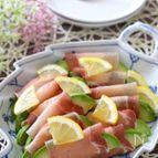 【クリチペッパーとアボカドの生ハム巻き】ワインのおつまみに♪