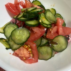 ゆっこの作ってみた!投稿(【トマトときゅうりのだし昆布和え】5分で簡単！)