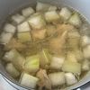 【冬瓜と鶏肉の春雨スープ】切って煮るだけ!の工程4