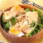 混ぜるだけドレッシングで簡単♪ナッツとゆで卵のサラダ