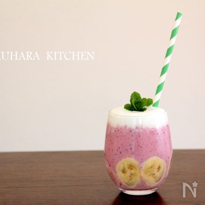 ミックスベリーとバナナのスムージー