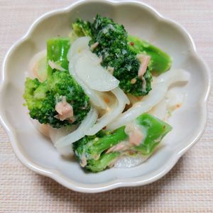 よっこの作ってみた!投稿(ブロッコリーと新玉ねぎのハニーマスタードサラダ)