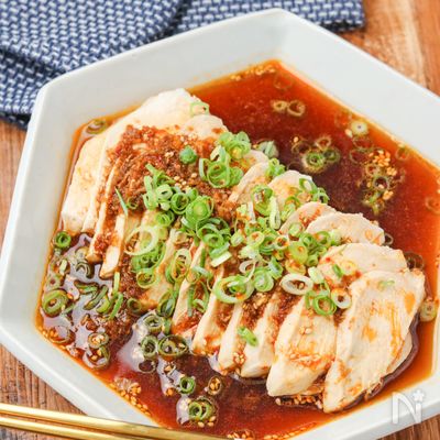 低温調理で鶏胸肉が驚くほどしっとり柔らか♡絶品旨辛よだれ鶏