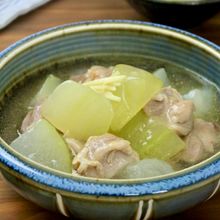 とろとろ冬瓜に鶏出汁がしみしみ♪冬瓜と鶏もも肉の旨塩煮