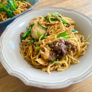 ゆかりの作ってみた!投稿(【スタミナ牛キムチ焼きそば！】
味付けは焼き肉のタレで完結！)