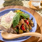 ゴロゴロ鶏むね肉が美味しい！ひじき入りガパオライス