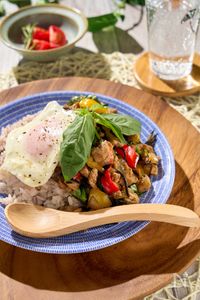 ゴロゴロ鶏むね肉が美味しい！ひじき入りガパオライス