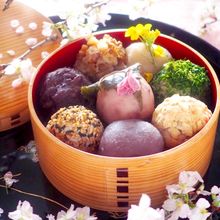 【炊飯器で作れる】もち麦入りカラフルおはぎ＊おはぎとぼた餅？