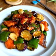 ごはんがすすむおいしい味【塩鮭と夏野菜のにんにく甘照り】