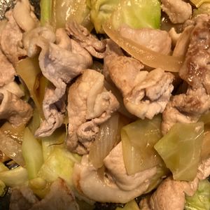 キキとララの作ってみた!投稿(＼お弁当にも／ワンパン10分【春キャベツの塩だれ豚こま炒め】)